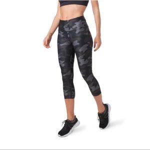 Vogo Athletica Crop Leggings - Gem
